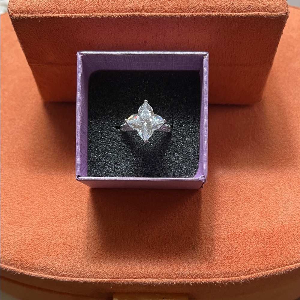Stunner! 2 Karat Moissanite Stone 925 Sterling Ring (7)